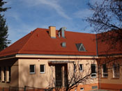 Příbram VII, 28 řijna č.p. 5 (tašková krytina Tondach na budově jídelny Zš 28.října)